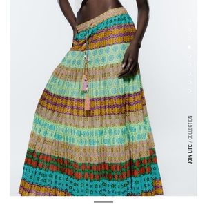 NWT ZARA LONG PRINTED SKIRT SIZE M